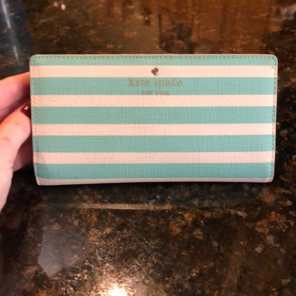 Kate Spade Wallet - Picture 4 of 4